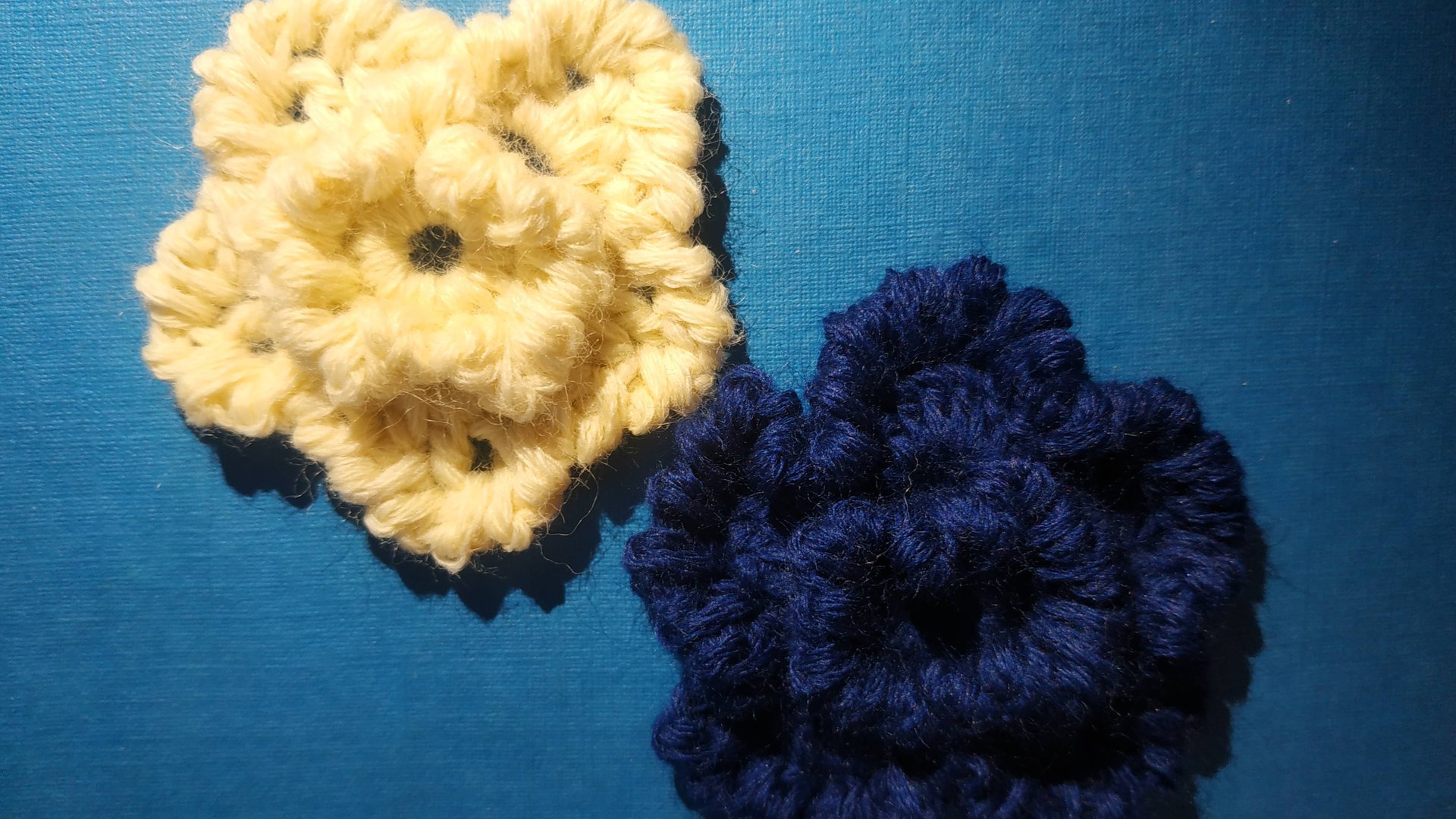 серия 6 Вяжем цветок крючком для подставки элемент ирландского кружева ...