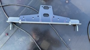 Монтаж снегодержателей на крышу из монолитного поликарбоната