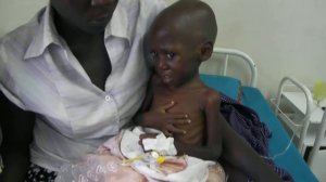 Африка. Умирающий ребёнок.