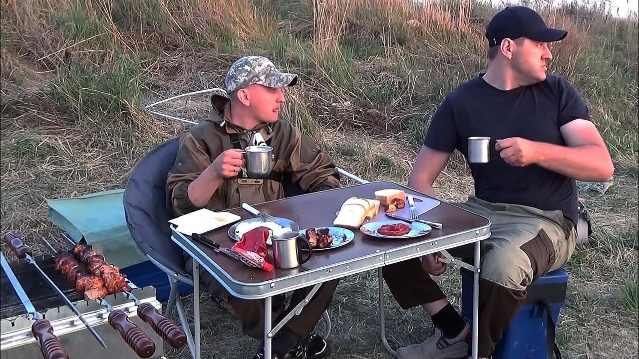 РЫБАЛКА С НОЧЁВКОЙ НА САЗАНА!Рыбалка на кормушки! ловля на донки #рыбалка2023 смотреть онлайн