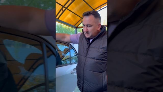 Гарик и дочки на даче, май 2024