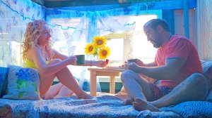 Зимуем❄️, а это было прошлым летом☀️, теперь мы тут живем?️ делаем мебель, готовим на огне?Строим