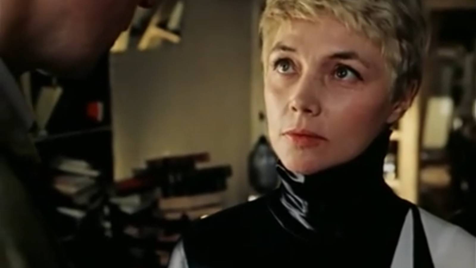 Инопланетянка (1984)