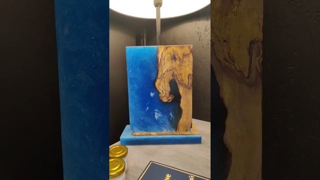 Я помню твои руки. Помни обо мне. Помню только руки его. Помню твои губы. Помню только руки его.