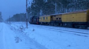 Пересылка Рельсошлифовщика, тепловоз SM42 2224 перегоняет рельсошлифовальный поезд