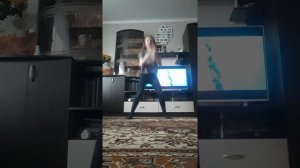 Мия Бойко-Бегу по тропинке