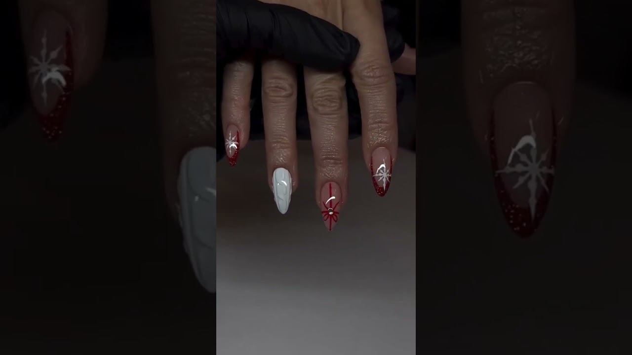 Новогодний дизайн #маникюрновыйгод#маникюр #дизайнногтей  #nailsdesign