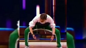 Повернула голову бедро в сторону