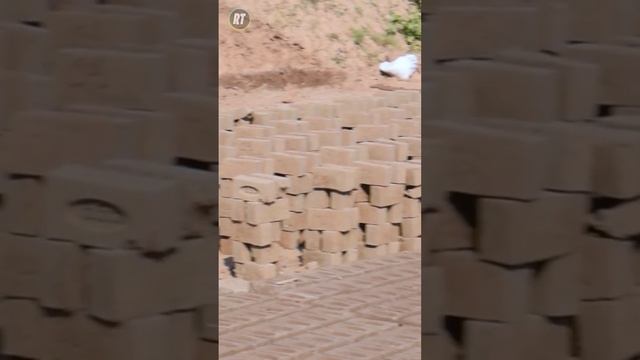 Как делают глиняные кирпичи