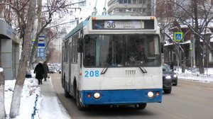 Троллейбус Екатеринбурга ЗиУ-682Г-016.03 борт. №208 маршрут №36 на остановке "Карла Маркса"