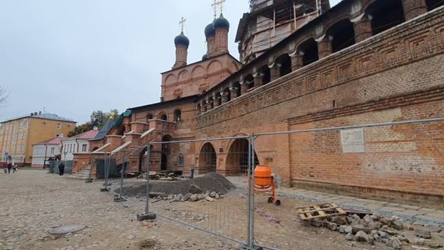 Крутицкое подворье. Это монастырь? Москва.