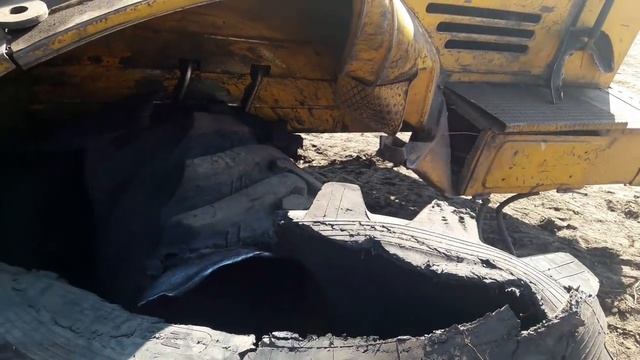 ЕХАЛ НА СПУЩЕННОМ КОЛЕСЕ 1,5 КМ! смотреть онлайн