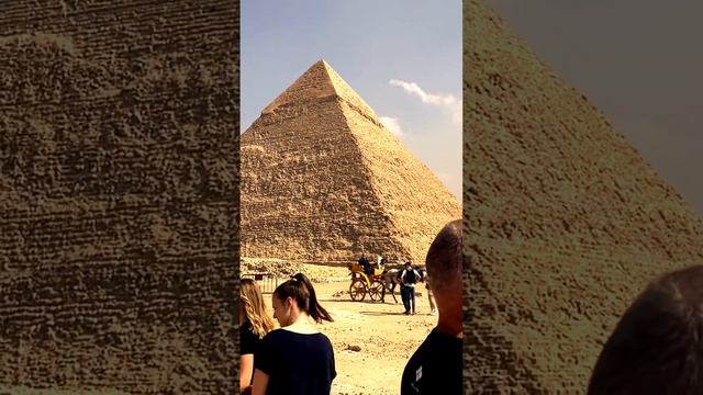 Pyramids - Discovering Egypt