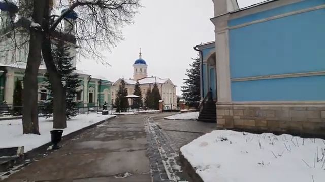 О чем просят в Оптиной пустыни?Любви, спутника жизни, семейного благополучия, детей, понимания.