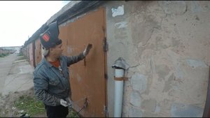 Замена петель на старых гаражных воротах . Ремон ворот. сварной