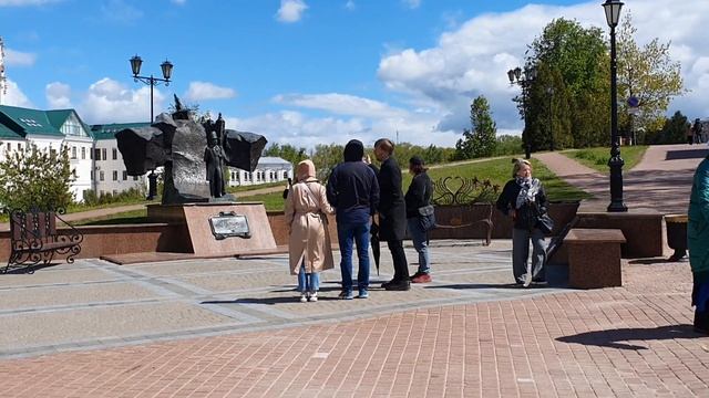 Маленький памятник Пушкину. Почему маленький?