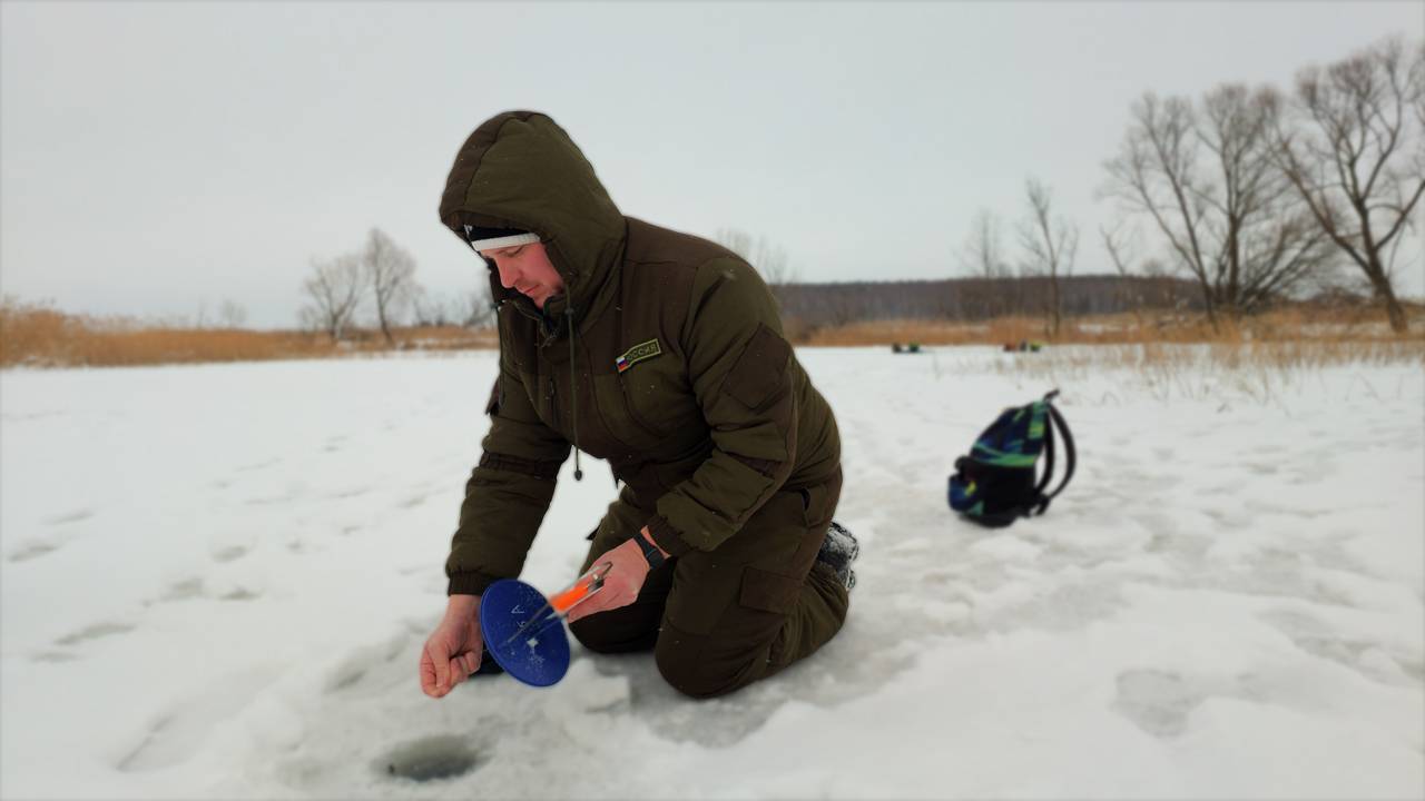 ЗИМНЯЯ РЫБАЛКА НА ЩУКУ. РЫБАЛКА НА РЕКЕ 2025 смотреть онлайн