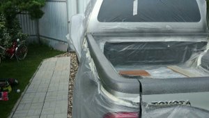 Покрасили Toyota Hilux в защитное покрытие Бронятор (частично)