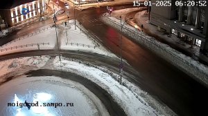 В центре Петрозаводска мужчина разгромил новогодние украшения