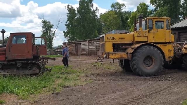 Кировец и т4 Перетаскивают дом!(репка) смотреть онлайн