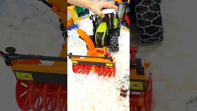 🚜Играем в машинки для мальчиков! ❄️Трактор со снегоочистителем от Брудер #игры #для детей #машинки