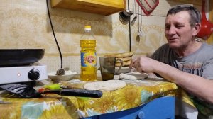 лепешки на домашнем тесте с чесноком, обалденный вкус.