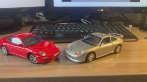 Обзор моделей Porsche 911 Carrera S от Cararama и 911 GT3 от Bburago в масштабе 1/24