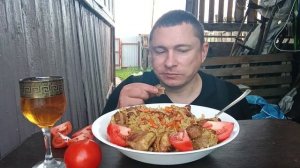 мукбанг/обжор/плов традиционный со свининой,свежие овощи/