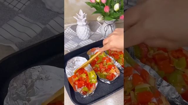 Рыба с овощами, запечённая в духовке