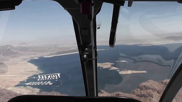 В полете над Дамбой Гувера. Flying over Hoover Dam. смотреть онлайн