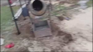Бетонирую столбы для забора в посёлке Стругацкий .
