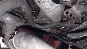 Перетирает провода над стартером Фольксваген т5. 2л дизель