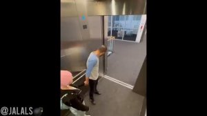 Пранк с монашкой, динозавром. RUN!