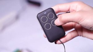 YET2130 multi freqeuncy auto-scan 280-868M rolling code remote control duplicator ( alice@szyet.com