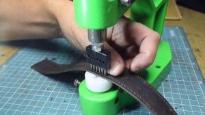 Ровный строчный шов на коже _ Hand Stitching Leather (1)