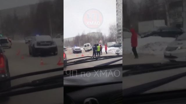 В Нижневартовске автомобиль скорой помощи столкнулся с иномаркой 15.01.2025 (ЧП по ХМАО)