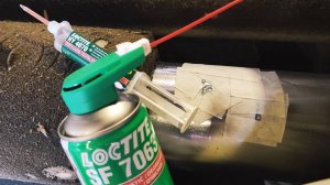 КАК ЗАДЕЛАТЬ ЗАДИР НА ГИДРАВЛИЧЕСКОМ ШТОКЕ, LOCTITE 4070.