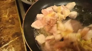 Тушёная куриная грудка с луком и морковью