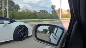 Lamborghini Huracan Evo Spyder little flyby