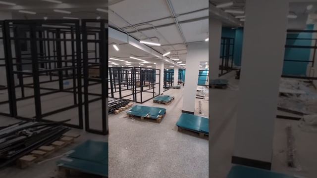 Мы продолжаем работу по установке гардеробных в школе на улице Советской!