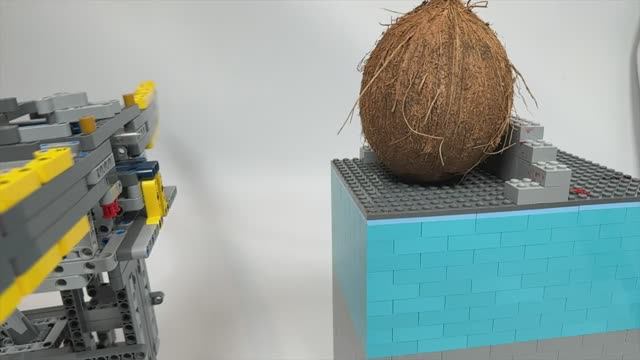 LEGO Арбалет против Фруктов! | LEGO Crossbow vs Fruit! смотреть онлайн