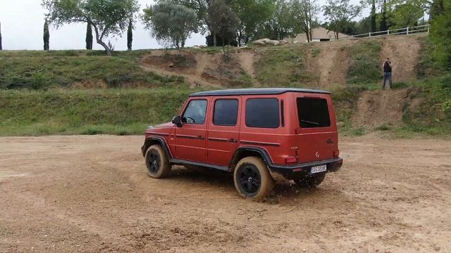 벤츠 G 580 G-턴(2025 Mercedes-Benz G 580 G-Turn) - 2024.04.30 смотреть онлайн