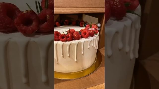 Обожаю ягоды в оформлении тортов🤗#тортсягодами#cakeshorts#cake#biscuitcake#cakeart#домашнийкондитер