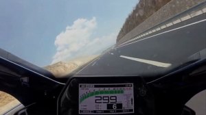 Yamaha R1 vs BMW S1000 RR / Acceleration, Top speed and Exhaust Sound