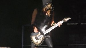 Alice Cooper - Poison, Nita Strauss Guitar Solo & Roses On White Lace (Live 7-26-2019)