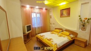 Четырехкомнатный дом в тихом центре Евпатoрии