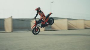 2025 KTM 390 SMC R