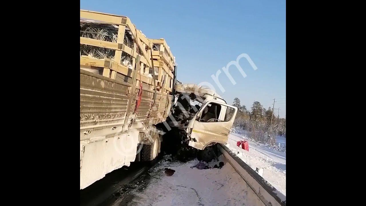 Столкновение грузовиков на автодороге Сургут - Когалым смотреть онлайн