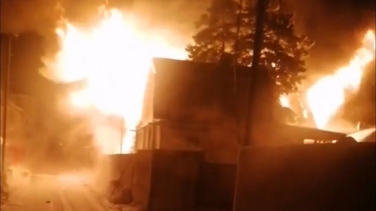 Два человека погибли и двое пострадали при пожаре в дачном кооперативе смотреть онлайн