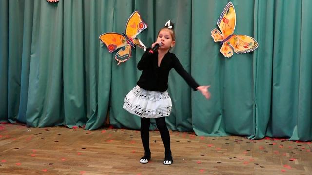 Ксюша Незнамова -6 лет-Чудак(А. Петряшева) ЦДТ Новопеределкино 1 сентября 2014